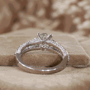 Anillo de Oro Rosa de 14K con Moissanita de Corte Redondo de 6.50 MM con Detalles y Halo Oculto para Mujer - Product Image 2