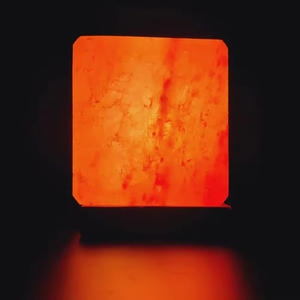 Lampe en forme de cube de sel naturel de l'Himalaya OEM avec style de fleurs sculptées pour la maison ou le bureau Conçu pour votre propre style - Product Image 4