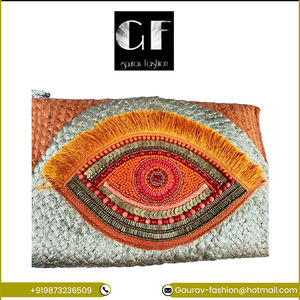 กระเป๋าคลัทช์ทำมือทำจากปอกระเจาประดับด้วยลูกปัดพู่ขนาดกลางจากอินเดียสำหรับผู้หญิงแฟชั่นผลิตจากอินเดีย - Product Image 2
