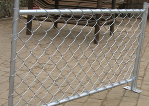 Clôture à mailles avec poteaux en béton pour une installation permanente - Product Image 3