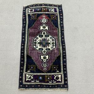 Alfombra Turca Vintage Pequeña de 1.6x3.8 pies, Alfombra de Lana Azul Sólida - Product Image 1