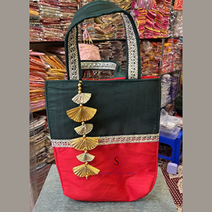 Diseñador hecho a mano Gotta Work bolsos de algodón bordados hermosos Latkan y Moti Mala bolsos de trabajo para mujeres y niñas - Product Image 3