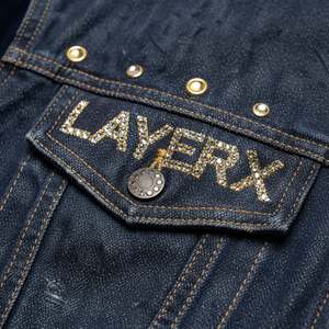 แจ็คเก็ตยีนส์ผู้ชายสไตล์ Y2K แบบสั่งทำพิเศษ - กันลม แห้งเร็ว ตกแต่งสไตล์วินเทจ แผ่นกำมะหยี่ ปักลายโทนสีเดียว ปิดกระดุมเม็ดเดียว ทรงบ็อกซี่ - Product Image 4