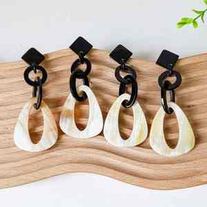 ต่างหูเขาสัตว์พรีเมียม ดีไซน์ทันสมัย ทำจากเขาควายแท้ 100% งานฝีมือประณีต ขนาดปรับแต่งได้ ต่างหูแบบใหม่ งานฝีมือธรรมชาติ - Product Image 3