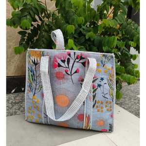 Sac fourre-tout réutilisable en coton et coton recyclé style bohème Misty Grey Meadows avec fermeture éclair 18x18x5 pouces pour pique-nique et glacière - Product Image 1