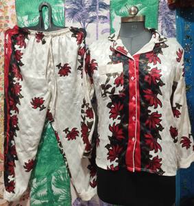 Ensemble de pyjama en mélange de soie blanche Vêtements de nuit en satin d'été Vêtements de détente confortables pour sa maison parfaite Cadeaux de Noël - Product Image 1