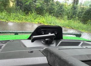 Compre el John Deere Gator XUV 865M, modelo diésel usado en buen estado, diseñado para trabajos pesados y con rendimiento duradero. - Product Image 2