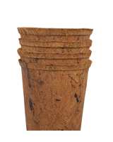 Matériaux artisanaux naturels nécessaires pour la fabrication de pots en fibre de coco pour la culture de fleurs de jardin.