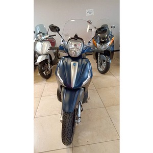 Moto Beverly 300 S 2026 avec moteur brushless en alliage d'aluminium, contrôle par application, prise européenne, non étanche - Product Image 6