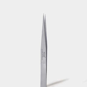 Pince à épiler Vetus en acier inoxydable argenté pour extensions de cils et sourcils (Modèle OO-SA) – Pointe en I en fibre, précision et finition lisse - Product Image 1