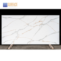 Dalle de quartz GOLDEN EMBER ressemblant à du marbre gris et veiné d'or, comptoirs en quartz Calacatta