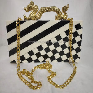 Magnifique pochette en résine pour femmes Modèle élégant de conception peint à la main Luxueux de haute qualité pour les rassemblements formels Événements - Product Image 1