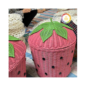 Nouveau conteneur de stockage en osier de rotin en forme de fraise pour la décoration intérieure et la décoration de panier de Noël - Product Image 1