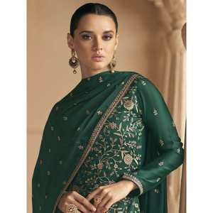 Fantástico Traje Palazzo de Seda Suave para Mujer, Verde con Diseño Bordado - Product Image 5