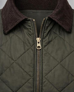 เสื้อแจ็คเก็ตกันลมสีเขียวมะกอกสำหรับผู้ชาย แบบคลาสสิก ลายเพชร บุผ้าสำหรับฤดูหนาว พร้อมปกคอผ้ากำมะหยี่ตัดสี - Product Image 4