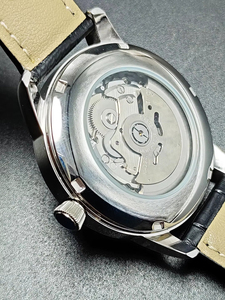 Fabricant de montres à marque blanche OEM, logo personnalisé, montre-bracelet mécanique automatique NH38, cadran à cœur ouvert, acier inoxydable 316L, faible MOQ - Product Image 4