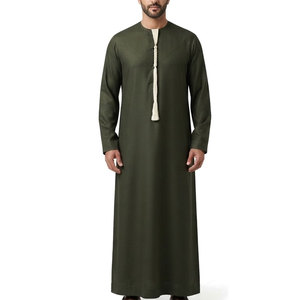 Kandura Émirati Élégant, Thobe Arabe Traditionnel pour Hommes, Sans Col, à Franges sur le Devant, Longueur Cheville, Coupe Fluide, en Coton Léger - Product Image 1