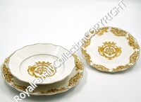 Service de table Blanche Royal 18 pièces en porcelaine fine, design classique inspiré de la famille royale, décoration d'intérieur, objet de collection, fabriqué en Italie