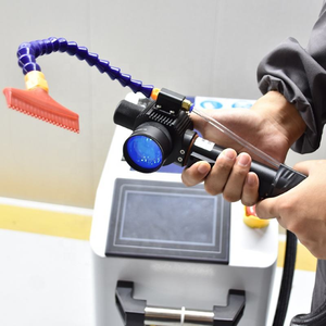 Machine de nettoyage laser à fibre pulsée 200W 300W 500W 3000W 5000W 2000W pour le décapage du bois et du métal - Product Image 3