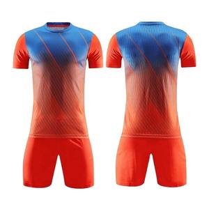 Ensemble de chemises de football en tissu version joueur personnalisée en gros par fabricant d'uniformes de football pour adultes et enfants - Product Image 1