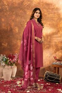 Elegante Conjunto de Kurta Recta Gajari para Mujer con Bordado Elegante y Dupatta Floral - Product Image 4