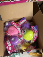 Jouets Squishy en stock de 15 cm : Fruits à presser (Fraises, Raisins, Pêches, Cerises), Cube de Glace, Taba, Méduse