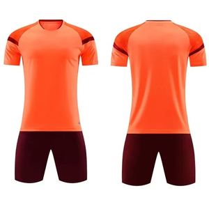 Logo personnalisé Nom Sponsor Nouveau modèle Maillots de football de l'équipe 100% Polyester Séchage rapide Uniforme de football pour l'entraînement des garçons - Product Image 4