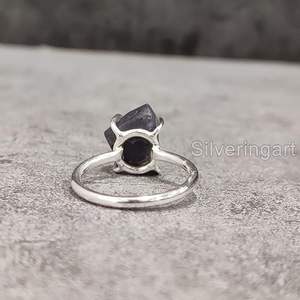 แหวนเงินแท้ 925 ประดับพลอยแทนซาไนต์ธรรมชาติ สำหรับผู้หญิง ดีไซน์แบบหนามเตย  หินประจำเดือนธันวาคม งานแฮนด์เมด เหมาะสำหรับเป็นของขวัญคริสต์มาส - Product Image 6