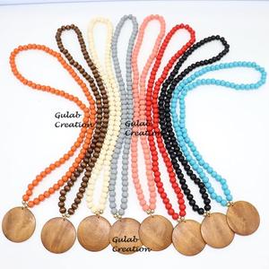 Collier de perles en bois rouge fait à la main pendentif ensemble de bracelets assortis | Bijoux modernes écologiques pour femmes perles Art à collectionner - Product Image 3