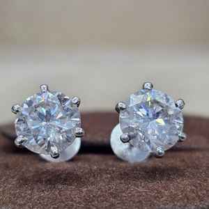 Boucles d'oreilles minimalistes en argent sterling 925 avec pierre précieuse moissanite de couleur VVSD originale, bijoux pour femmes, fabrication artisanale - Product Image 4