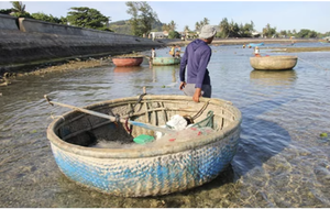Bateau de pêche en aluminium du Vietnam Coque en métal robuste résistante à l'eau salée Idéal pour une utilisation côtière ou en haute mer Grade industriel - Product Image 2