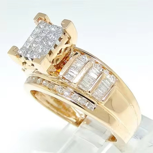 Venta al por mayor Mujeres 18K Oro sólido Anillo de Diamante Real Baguette Diamante de lujo Lady Wedding Band Ring - Product Image 1