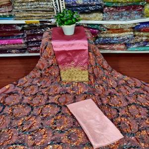 Collection de robes de mariage formelles, robe somalienne Fransawi Dirac en jacquard, slub, perlée, florale, 100% soie, mousseline - Product Image 1