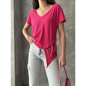 Blusa Fucsia con Cuello en V y Detalle de Cadena para Mujer, Marca Topshow, Venta al Por Mayor - Product Image 2