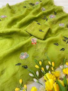 Sari haut de gamme pour femme en or rose avec Moti et Jarkan dans le pallu, travail manuel avec patchwork et Butta - Product Image 3