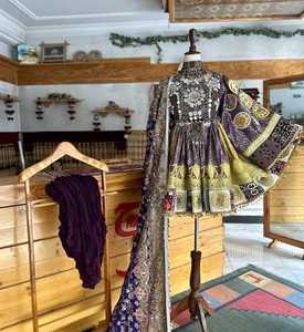 Robe afghane royale violette avec broderie métallique audacieuse, détails ethniques faits à la main, bijoux tribaux superposés avec des motifs de pièces de monnaie complexes - Product Image 4
