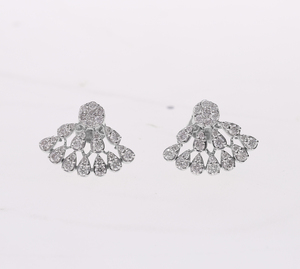 ต่างหูเพชรรูปพัดสีโรสโกลด์14K มีเพชรธรรมชาติทรงกลมและรูปลูกแพร์ตั้งอยู่ที่ง่ามเพื่อให้ดูเปล่งประกายหรูหรา - Product Image 6