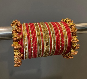 Las Novias Indias Usan Conjuntos de Chudiyan para Bodas, Material Brillante, Hecho de Material Liso y Bordado con Pedrería, Conjunto de Churian para Damas - Product Image 4