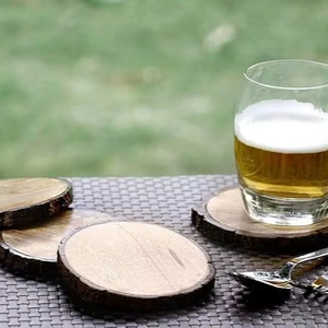 Venta al por mayor de posavasos de madera redondos de haya de nogal, paquete de 6 con soporte de caja decorativa, estilo de bambú, regalo para el hogar para bebidas de HF CRAFTS - Product Image 1