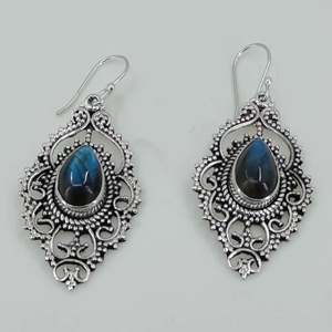 Boucles d'oreilles bohèmes chic en argent sterling 925 avec labradorite en forme de poire, faites à la main - Cadeau pierre de naissance de janvier pour elle - Product Image 5