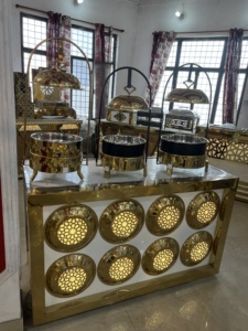 Platos de frotamiento de lujo de oro y oro rosa utilizados en hoteles y restaurantes para necesidades de catering y necesidades de exhibición en acero y latón - Product Image 4