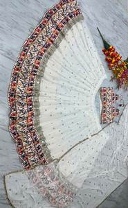 El Más Esperado y Moderno Lehenga Choli Presenta la Colección Más Hermosa y Novedosa de Diseñador para Fiestas de Navratri - Product Image 4