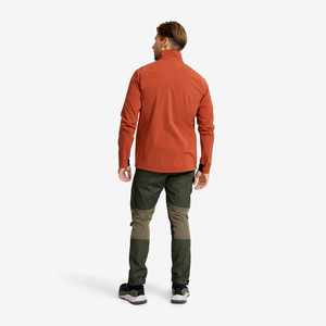 Chaqueta de caparazón suave que ofrece un fuerte aislamiento, tela suave y transpirable y exterior resistente al viento para viajes en clima frío. - Product Image 2