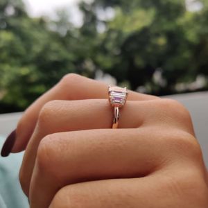 Anillos de boda de compromiso de moissanita de tres piedras esmeralda de plata 925 para mujeres para fiestas - Product Image 3