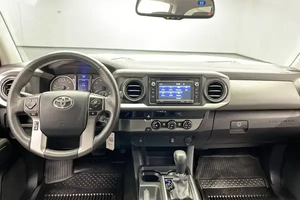 Toyota Tacoma 2017 Usada en Venta, Color Rojo, Volante a la Izquierda, Motor de Gasolina y Eléctrico con Alto Rendimiento - Product Image 4