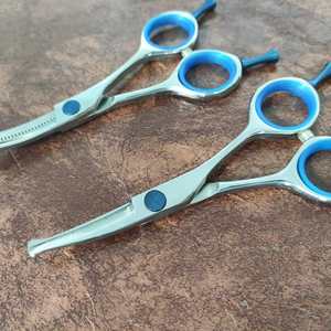 Ciseaux pour petits animaux de compagnie Ciseaux de toilettage pour chiens Ciseaux droits de beauté Articles pour animaux de compagnie Chiens Ciseaux amincissants Groomer Fabricant grossiste - Product Image 1