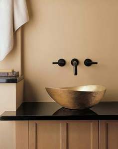 Évier en laiton royal pour salle de bain traditionnelle et moderne, offrant un aspect grandiose et une grande résistance - Product Image 1