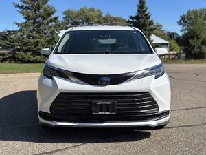 Toyota Sienna LE 8 places d'occasion à bas prix, modèle 2022, à vendre - Product Image 2