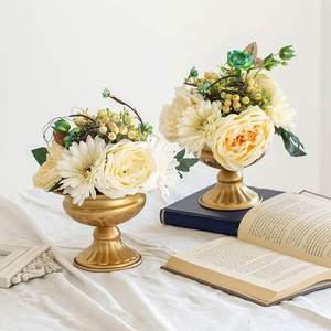 Vases décoratifs en métal pour mariages ou hôtels avec des formes artistiques uniques Appel moderne et luxueux Vases en métal pour l'intérieur de la maison - Product Image 1