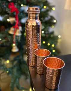 Bouteille à boire en cuivre pur de haute qualité, fabriquée à la main par des artisans |   Gourde en cuivre ayurvédique anti-fuite à bas prix - Product Image 5